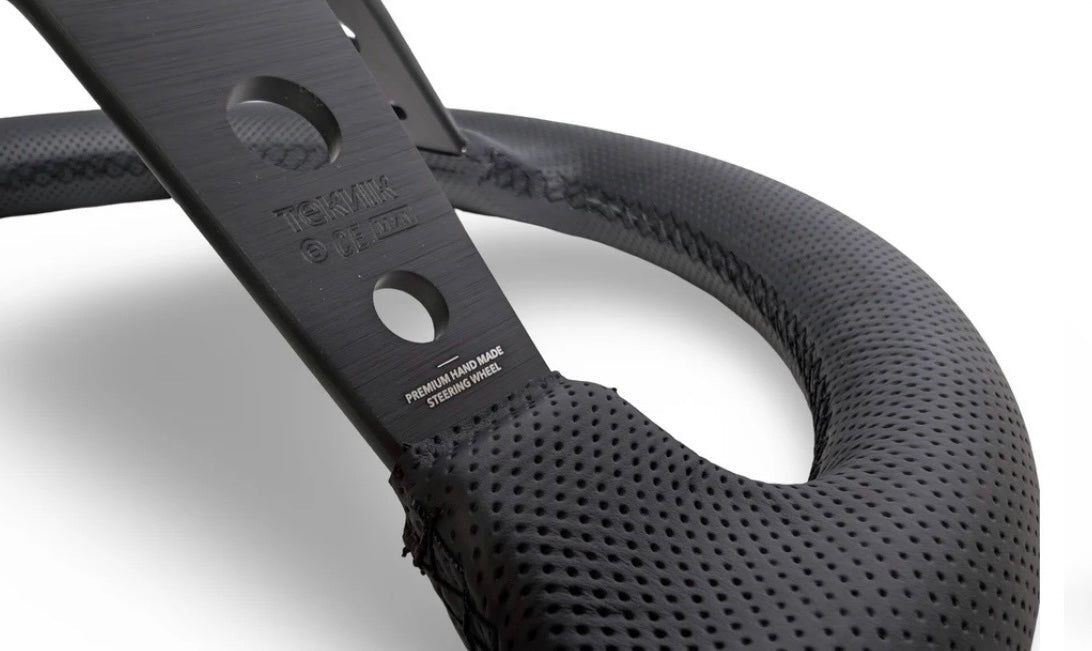 TK #1 。Steering Wheel 。Black Stitching 。Perforated Leather