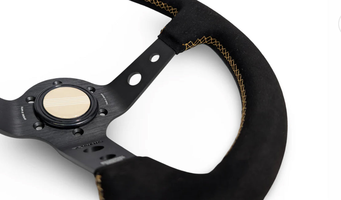 TK #1 。Steering Wheel 。Gold Stitching 。Alcantara