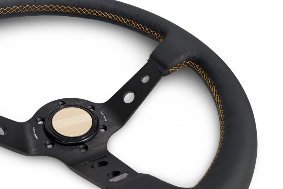 TK #1 。Steering Wheel 。Gold Stitching 。Genuine Leather